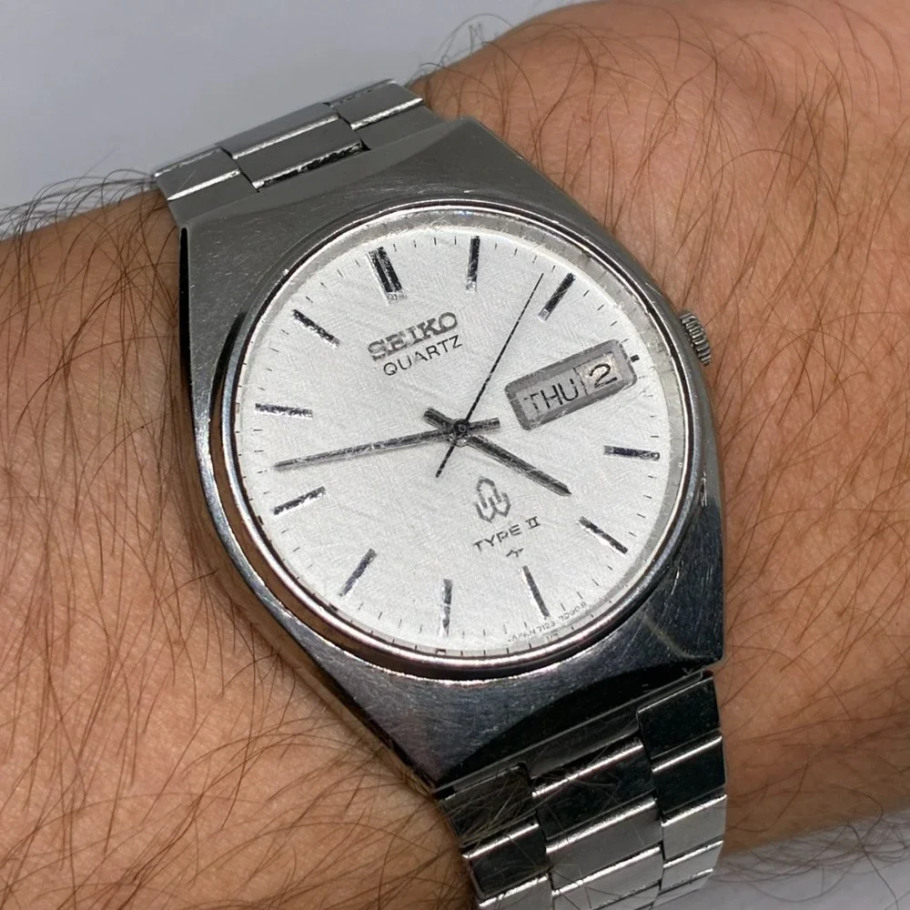 Seiko Type II 7123-7000 Quartz Men Watch Silver  Day Date-Working!